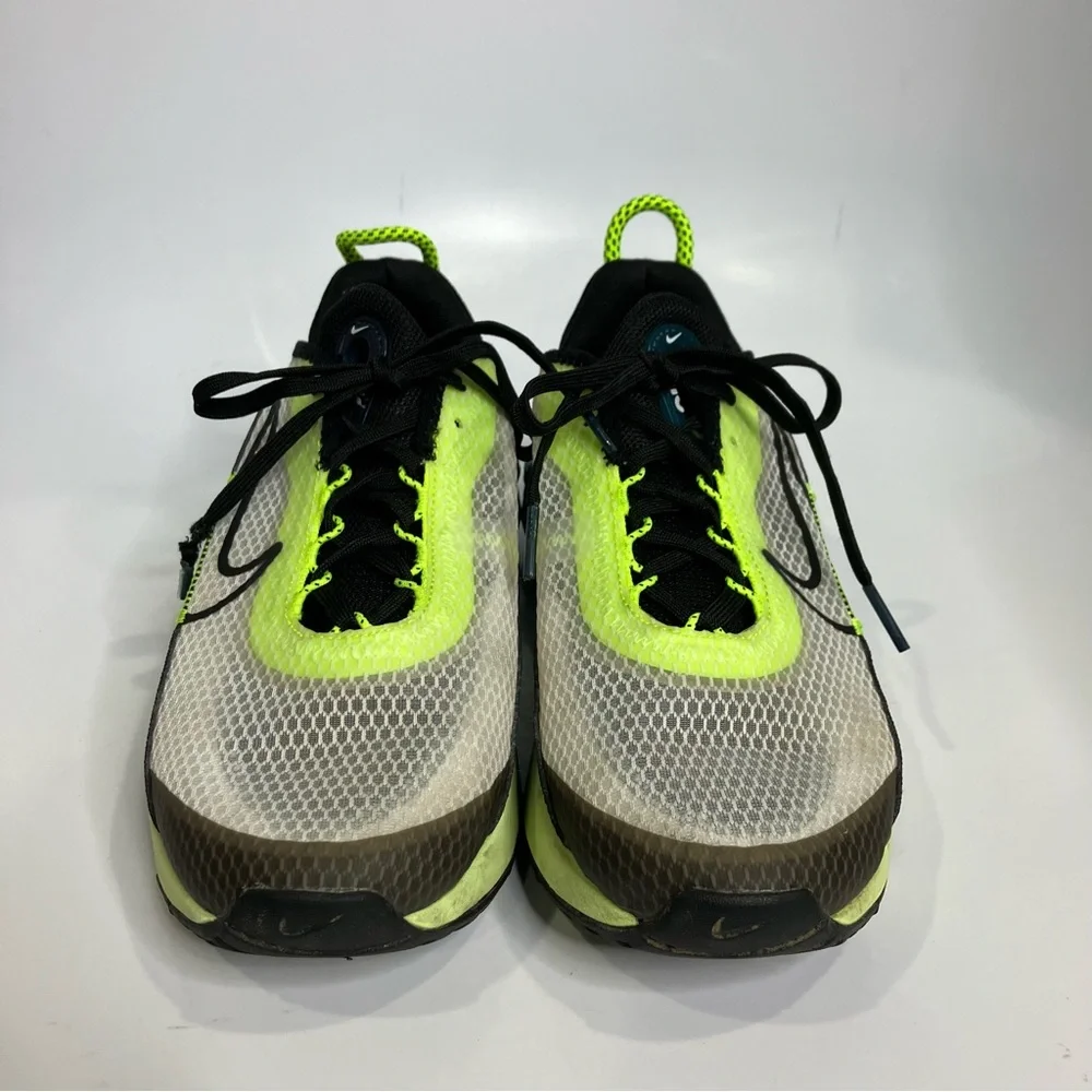 Nike Air Max‎ volt sneakers size 5 youth athletic activewear casual school shoes